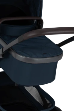 Joolz Geo3 Mono Travel System - Navy Blue -Baby Products Series Joolz Geo3 Cot Detail Perspective Navy blue fc538d30 f136 4af2 a4ad 4cbc0d0d2580