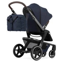 Joolz Hub+ Navy Blue 35 Joolz Hub+ Navy Blue -Baby Products Series Joolz Hub Seat With Nursery bag Navy Blue Perspective